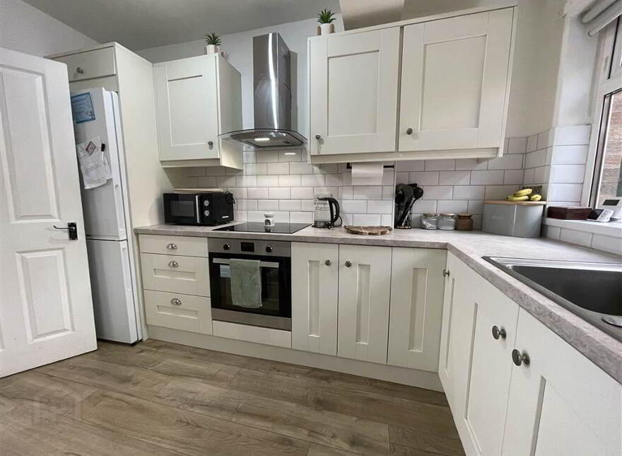 91 Beechmount Parade, Belfast, BT12 7LX