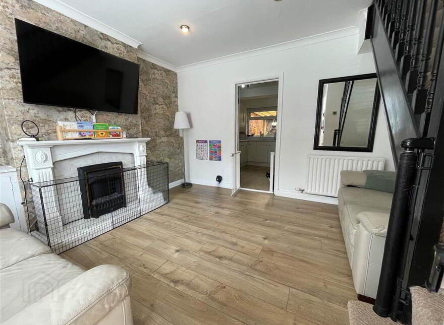 91 Beechmount Parade, Belfast, BT12 7LX
