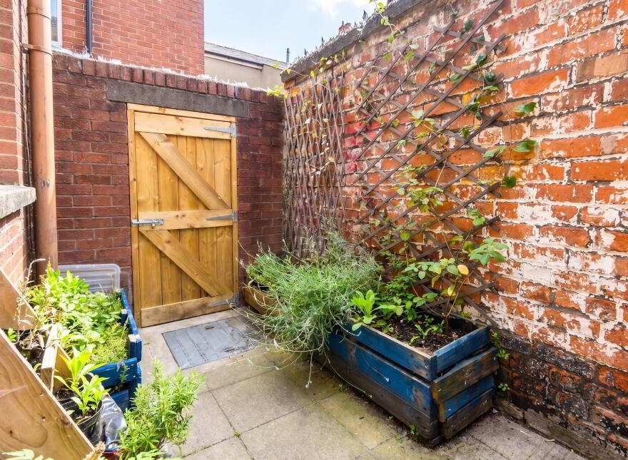 27 Harrogate Street, Falls Road, Belfast, BT12 7AT