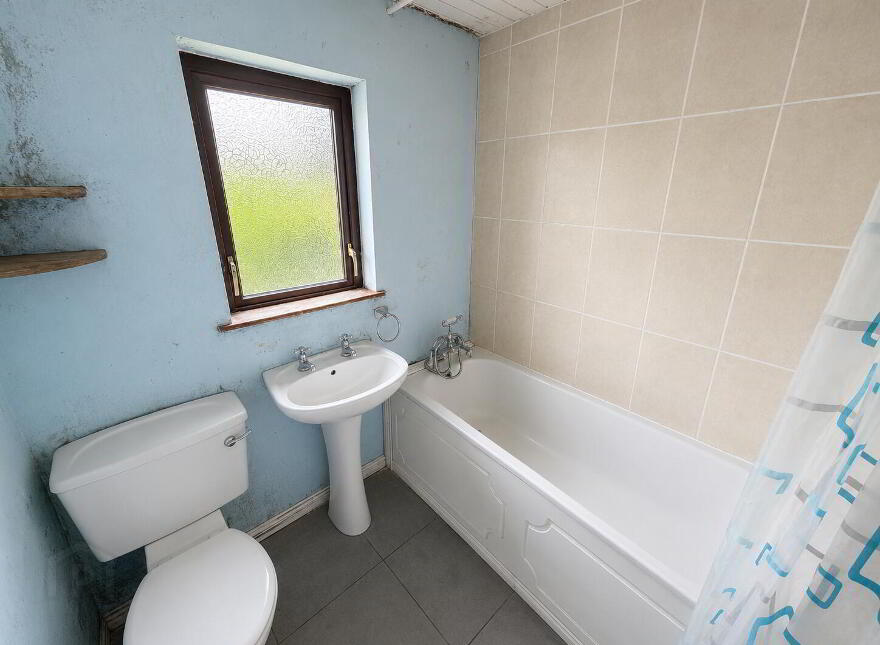 18 Maple Crescent, Dunmurry, Belfast, BT17 9QN