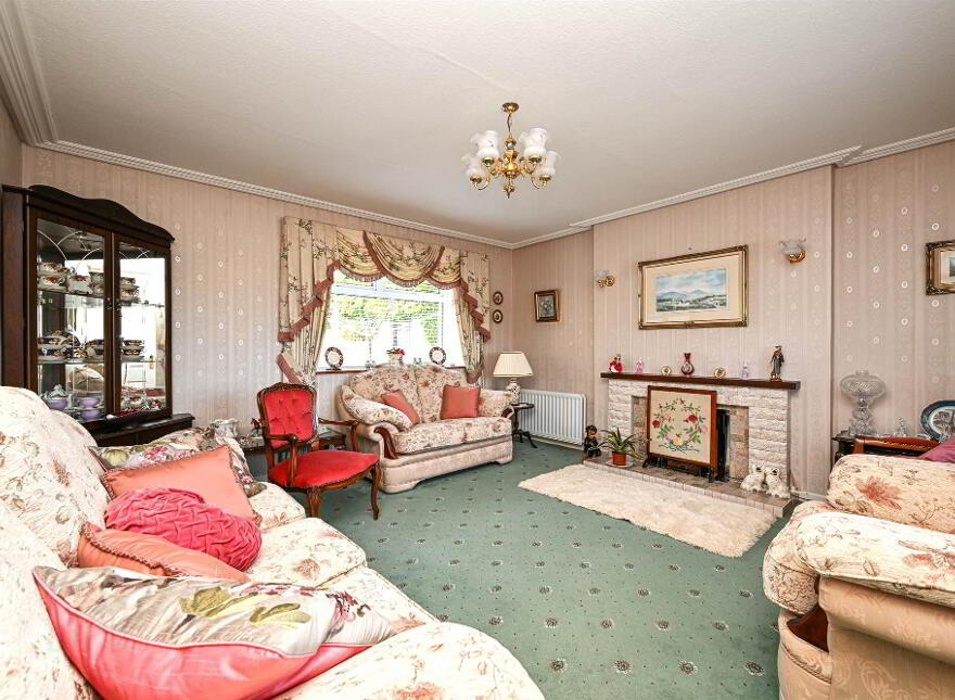 33 Peartree Road, Saintfield, BT24 8YB