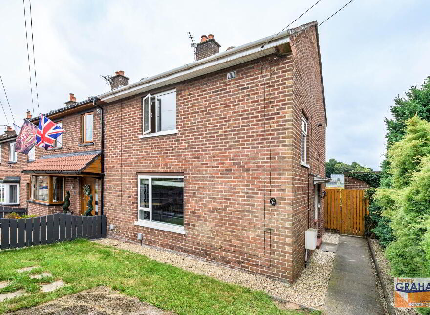 82 Lawnmount Crescent, Lisburn, BT27 4TU