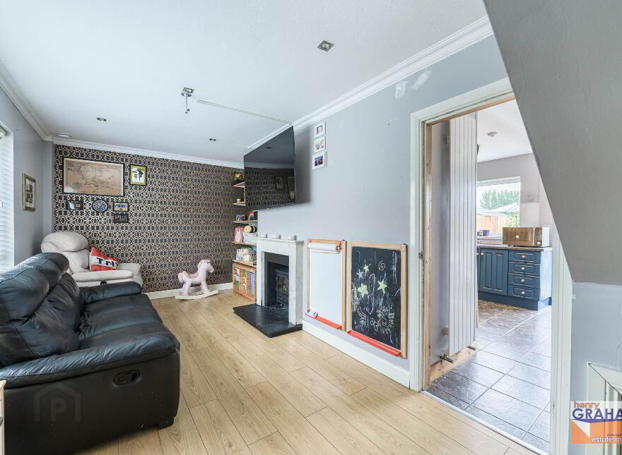 82 Lawnmount Crescent, Lisburn, BT27 4TU