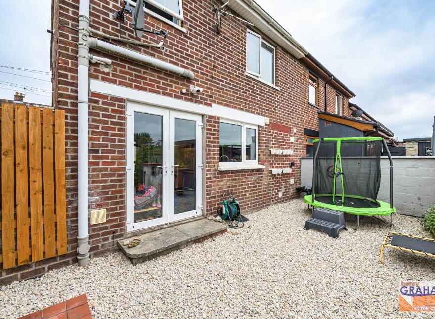 82 Lawnmount Crescent, Lisburn, BT27 4TU