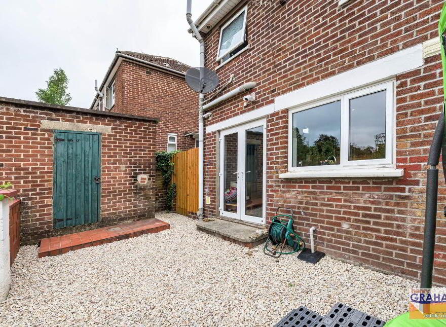82 Lawnmount Crescent, Lisburn, BT27 4TU