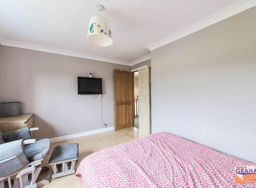 82 Lawnmount Crescent, Lisburn, BT27 4TU