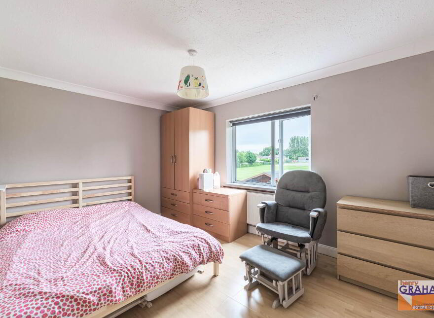 82 Lawnmount Crescent, Lisburn, BT27 4TU