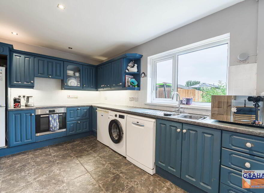 82 Lawnmount Crescent, Lisburn, BT27 4TU