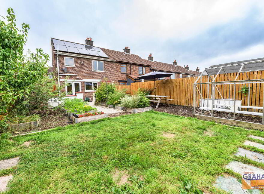 82 Lawnmount Crescent, Lisburn, BT27 4TU