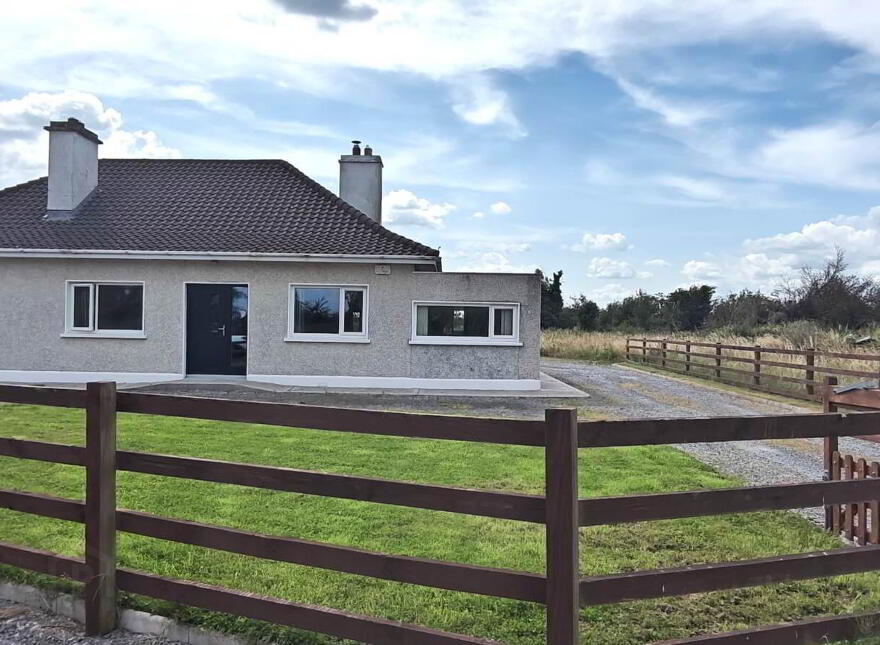 Sylaun, Tuam, H54TC63