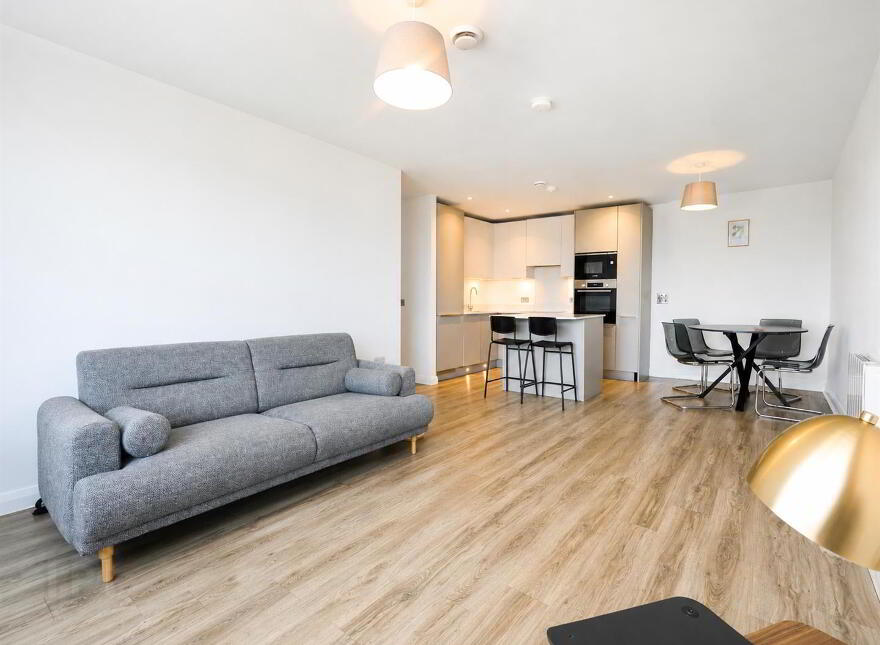 704 Portland, 88 55 Ormeau Road, Belfast, BT7 1FE