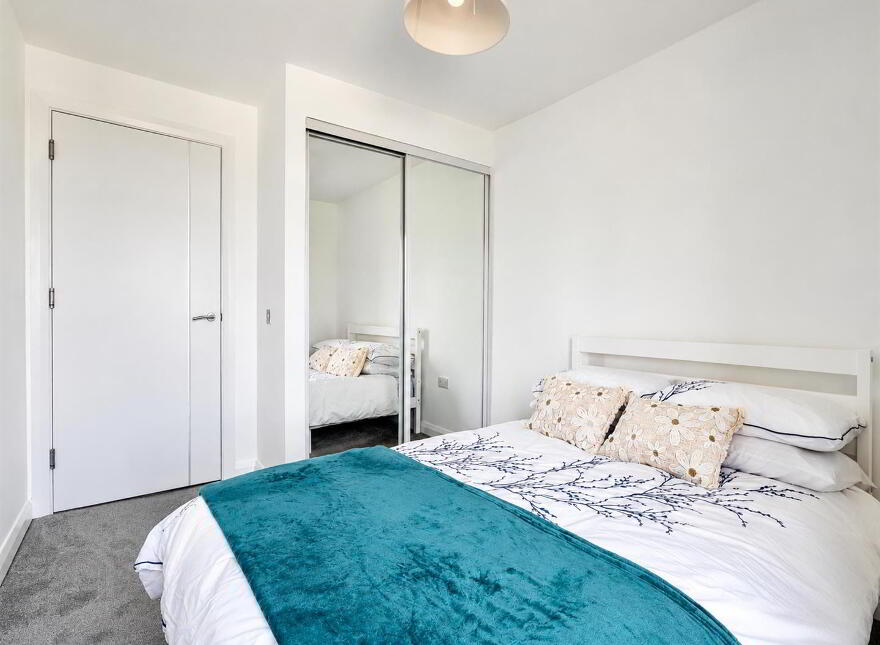 704 Portland, 88 55 Ormeau Road, Belfast, BT7 1FE
