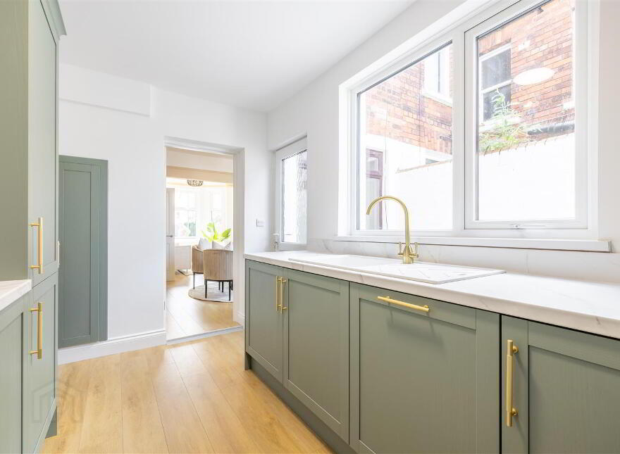182 Ravenhill Avenue, Belfast, BT6 8LJ