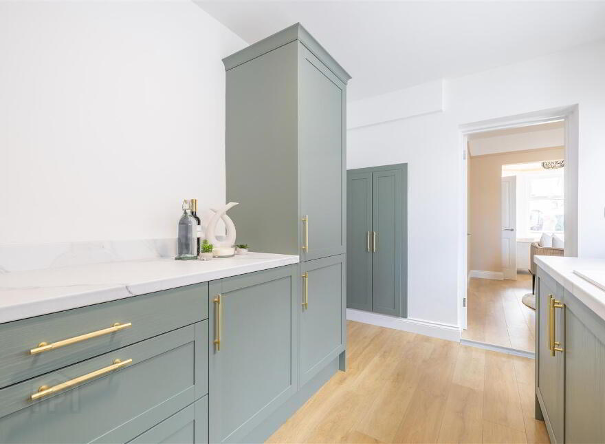182 Ravenhill Avenue, Belfast, BT6 8LJ
