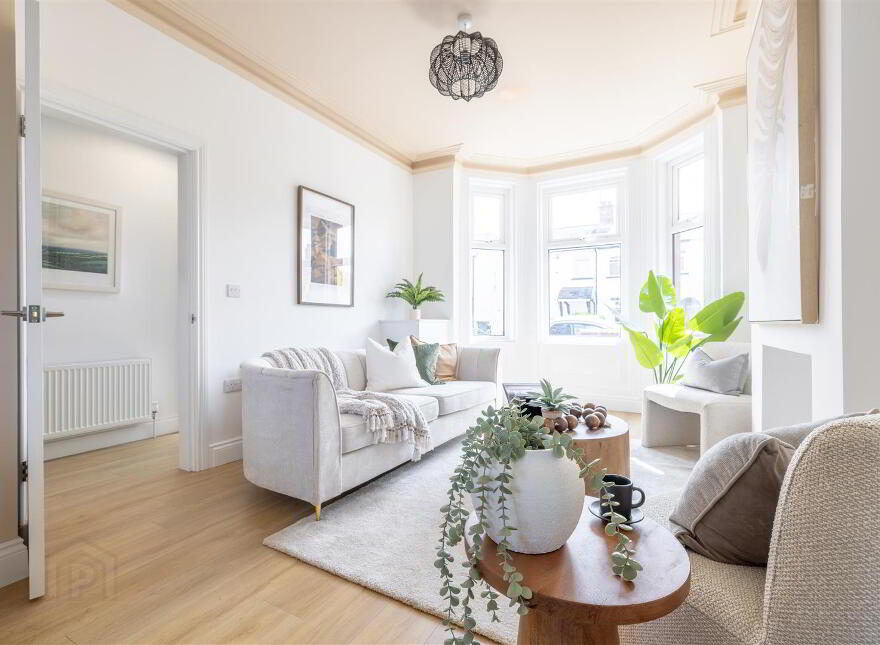 182 Ravenhill Avenue, Belfast, BT6 8LJ
