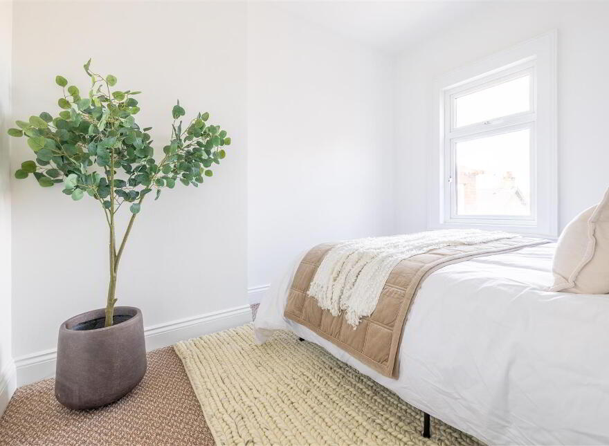 182 Ravenhill Avenue, Belfast, BT6 8LJ