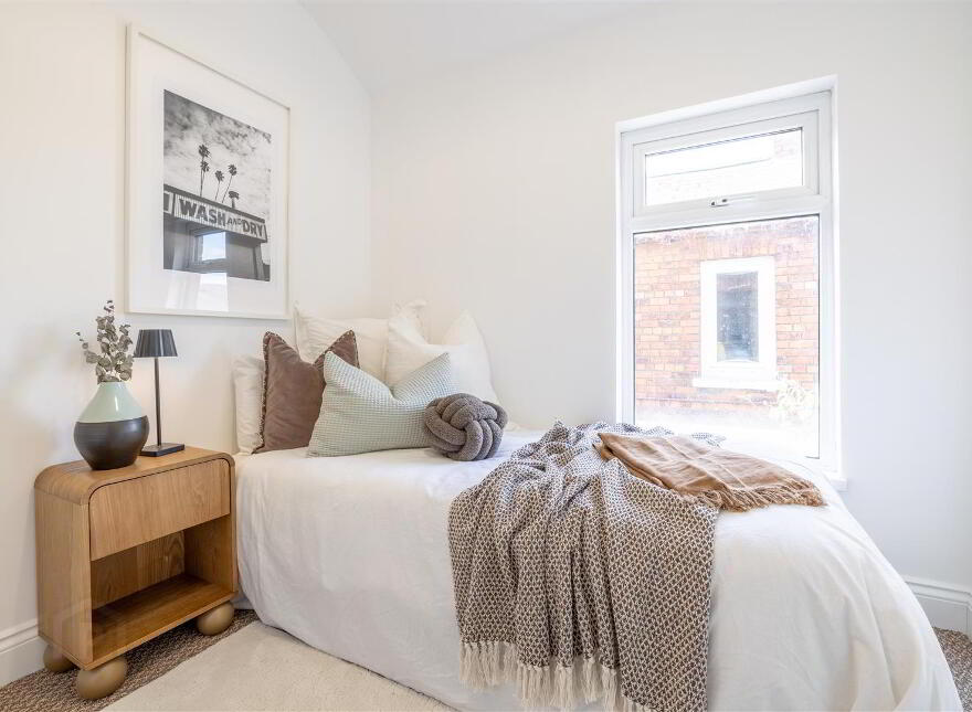 182 Ravenhill Avenue, Belfast, BT6 8LJ
