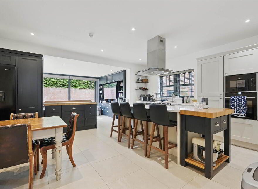 25 Lady Ishbel Avenue, Belvoir Park, Belfast, BT8 8FR