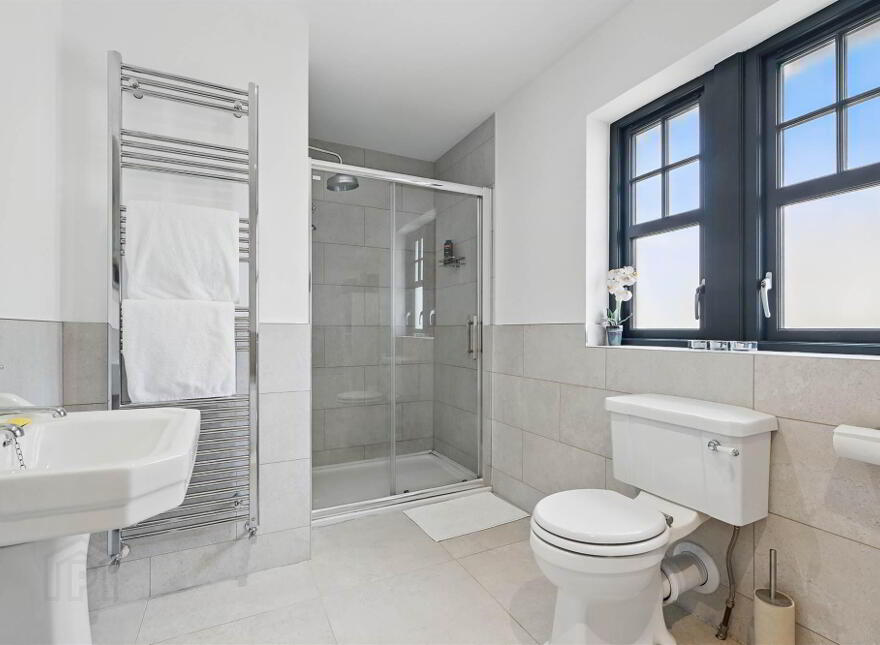 25 Lady Ishbel Avenue, Belvoir Park, Belfast, BT8 8FR
