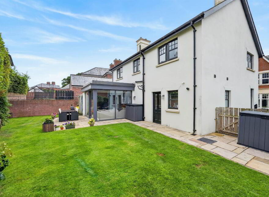 25 Lady Ishbel Avenue, Belvoir Park, Belfast, BT8 8FR