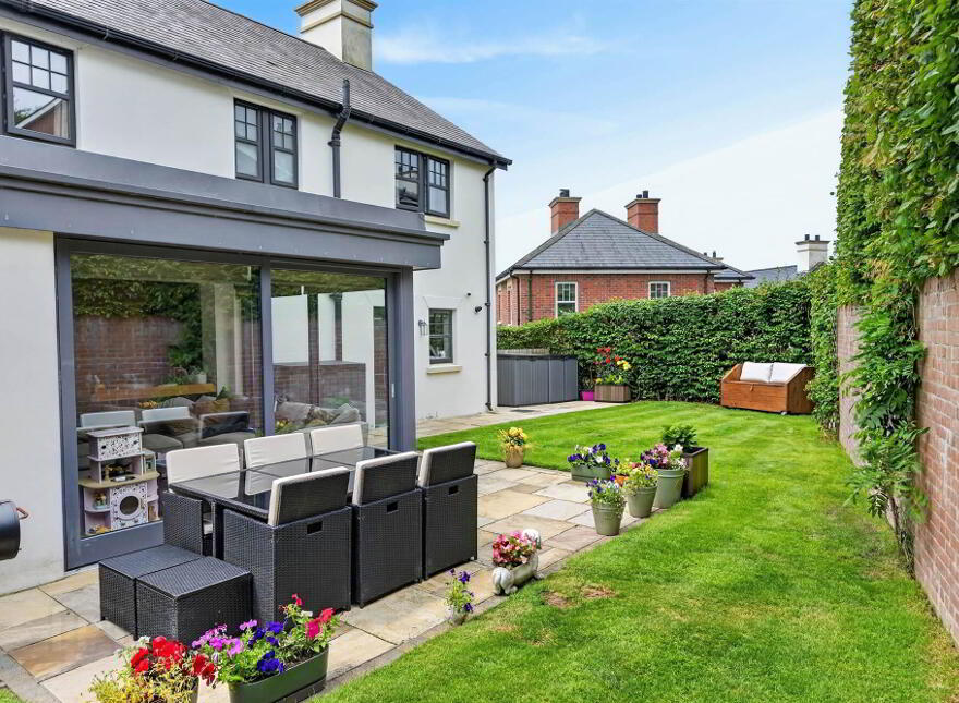 25 Lady Ishbel Avenue, Belvoir Park, Belfast, BT8 8FR