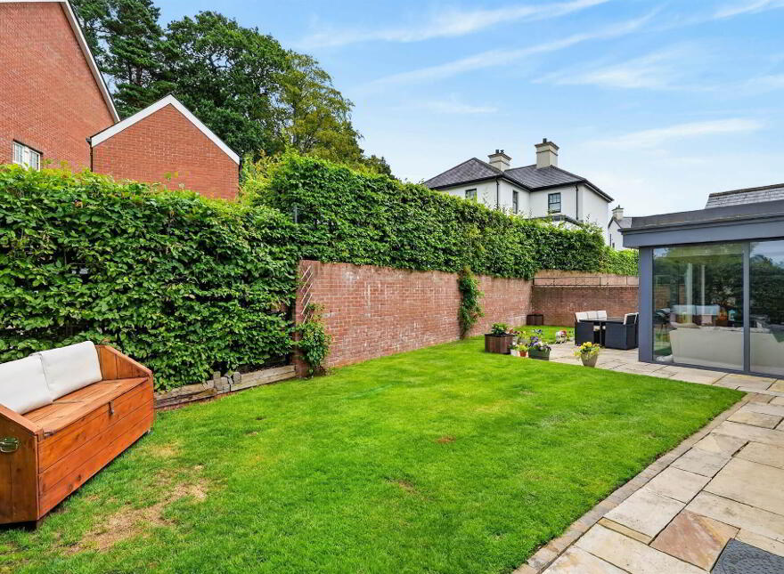 25 Lady Ishbel Avenue, Belvoir Park, Belfast, BT8 8FR