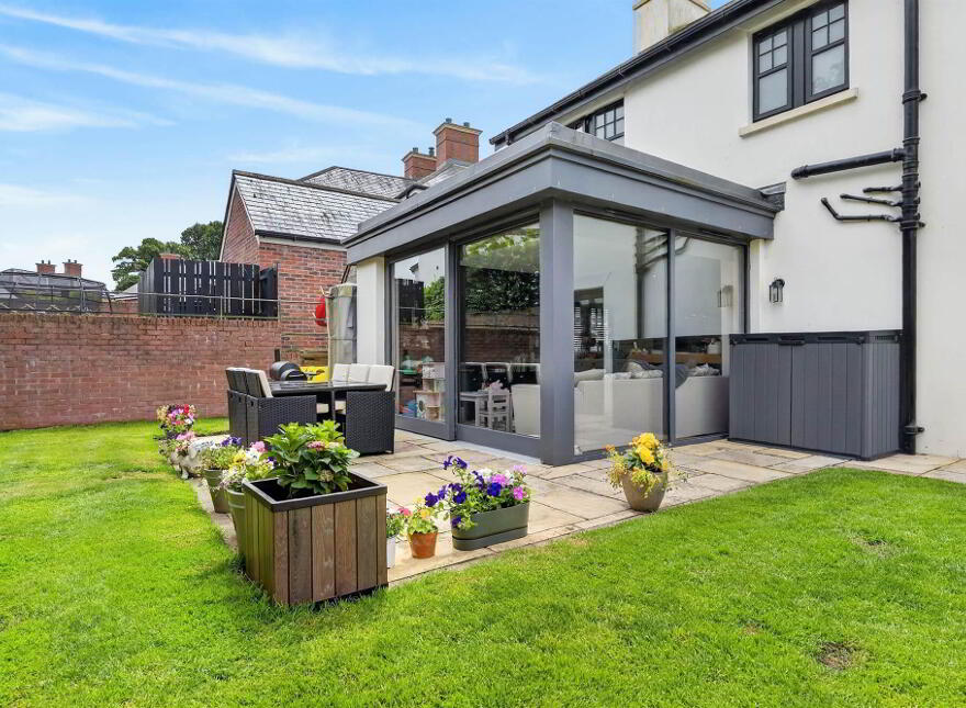 25 Lady Ishbel Avenue, Belvoir Park, Belfast, BT8 8FR