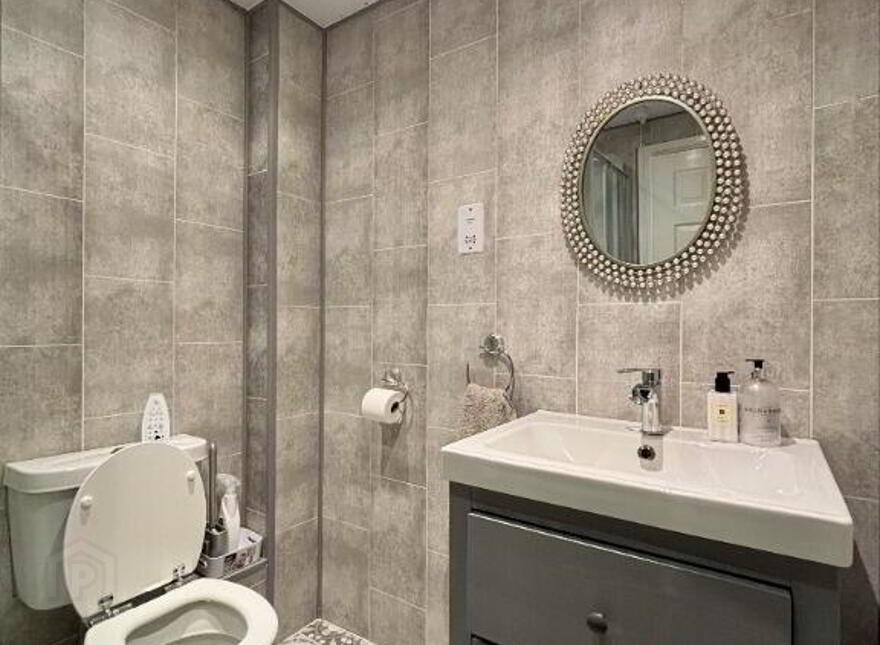 Apt 3, 32 St Annes Road, Belfast, BT10 0PQ