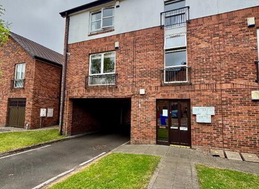 Apt 3, 32 St Annes Road, Belfast, BT10 0PQ