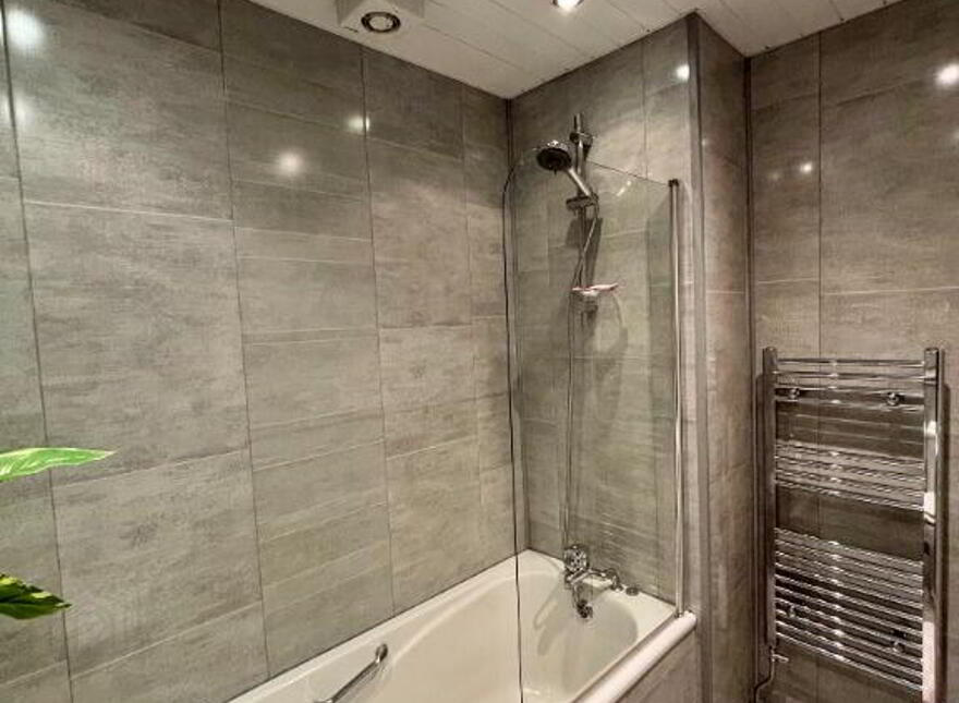 Apt 3, 32 St Annes Road, Belfast, BT10 0PQ