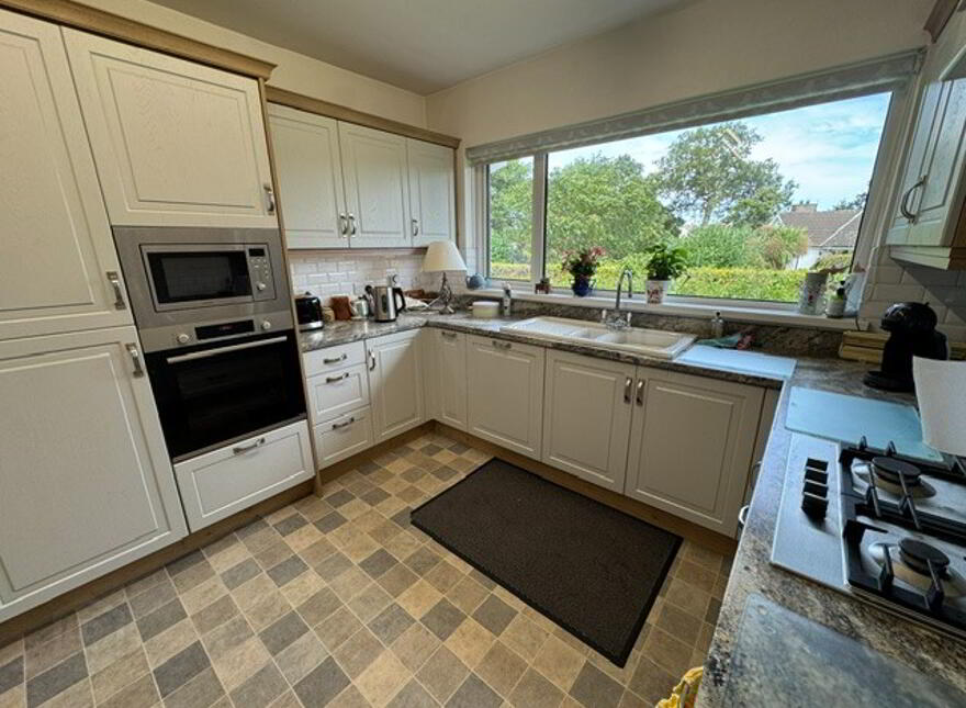 Glen-Carn, 9 Island Road Lower, Ballycarry, BT38 9HB