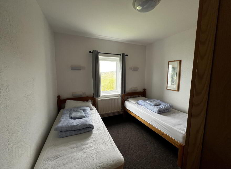 Whitepark Bay Youth Hostel, 157 Whitepark Road, Ballintoy, Ballycastle, BT54 6NH