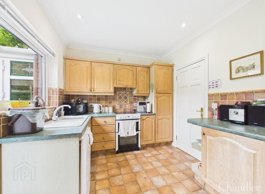 8 Ballylenaghan Road, Belfast, BT8 6WU