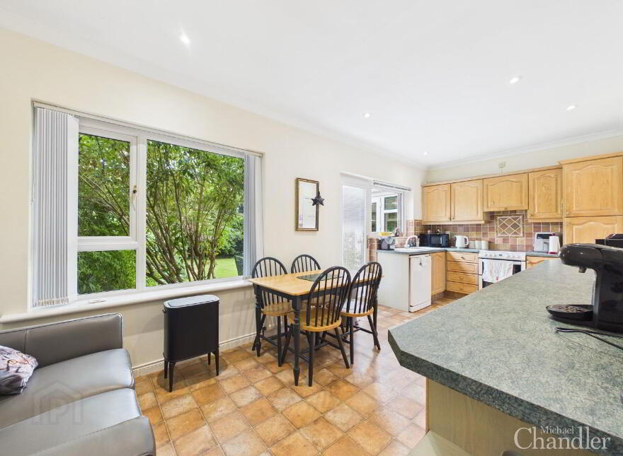 8 Ballylenaghan Road, Belfast, BT8 6WU