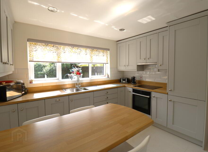 6 Meadowlands Avenue, Manse Road, Kilkeel, BT34 4YA