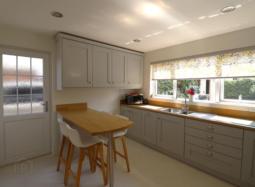 6 Meadowlands Avenue, Manse Road, Kilkeel, BT34 4YA