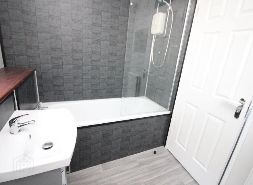 12 Carson Court, Lisburn, BT28 2PY