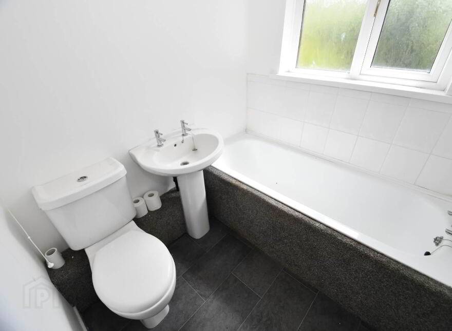 17 Lagmore Grove, Dunmurry, Belfast, BT17 0TD