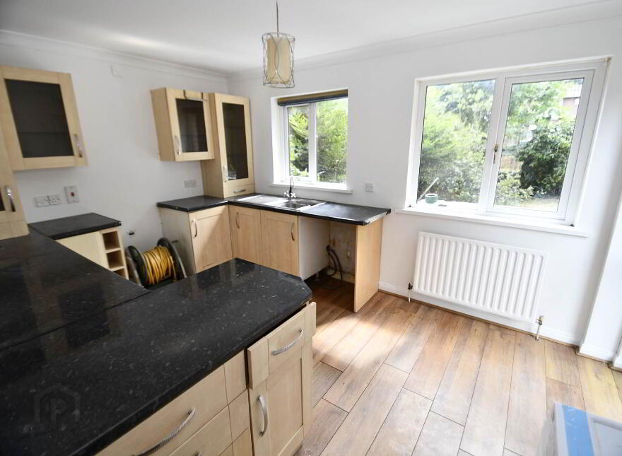 17 Lagmore Grove, Dunmurry, Belfast, BT17 0TD