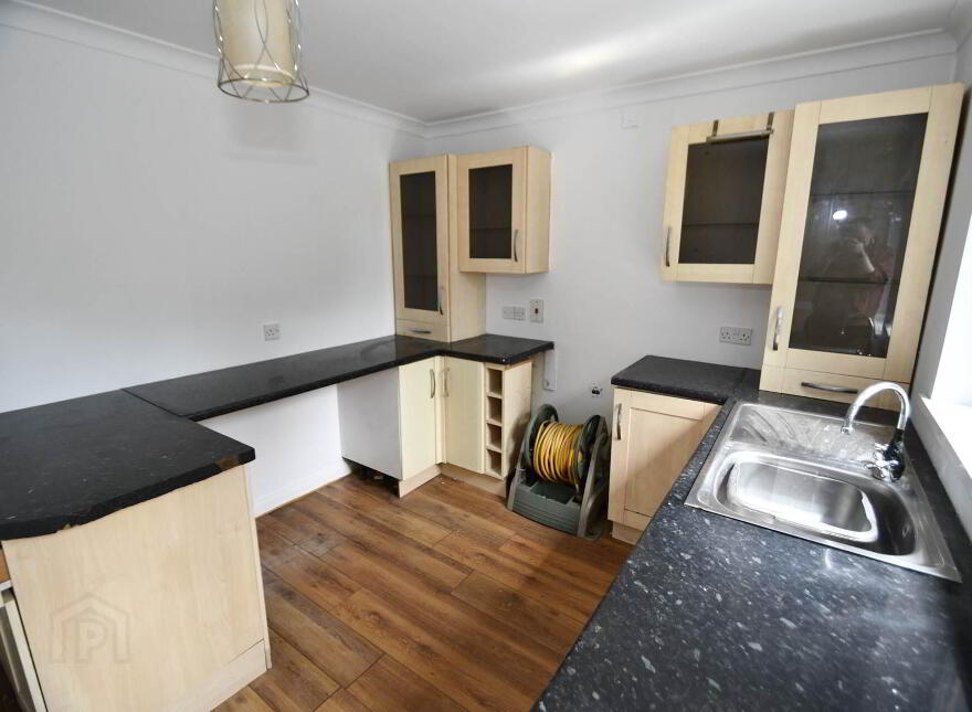 17 Lagmore Grove, Dunmurry, Belfast, BT17 0TD