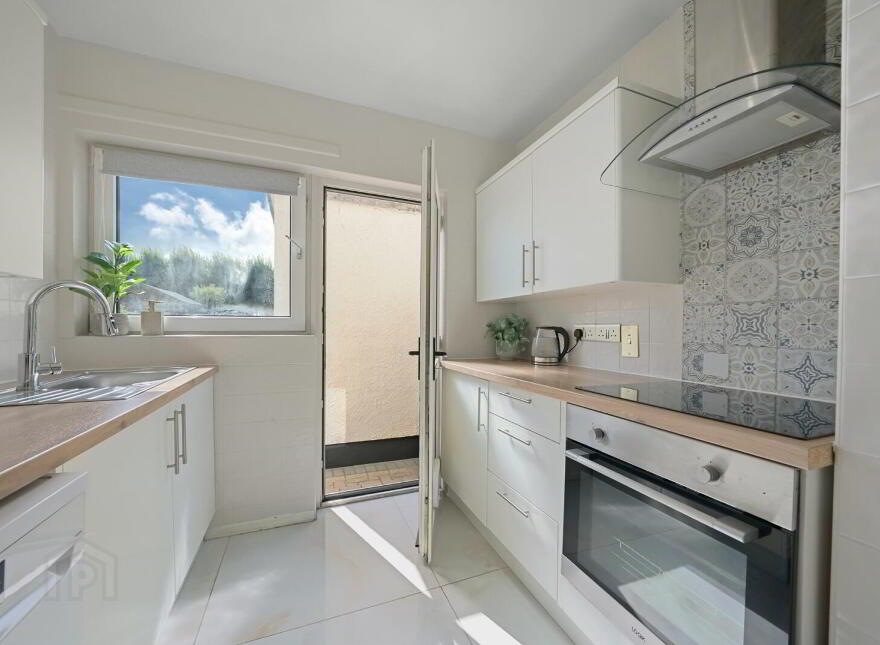 33 Downshire Park East, Belfast, BT6 9JP