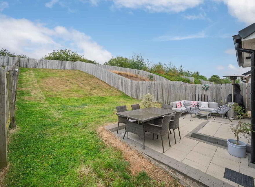 42 River Hill Road, Newtownards, BT23 7GT