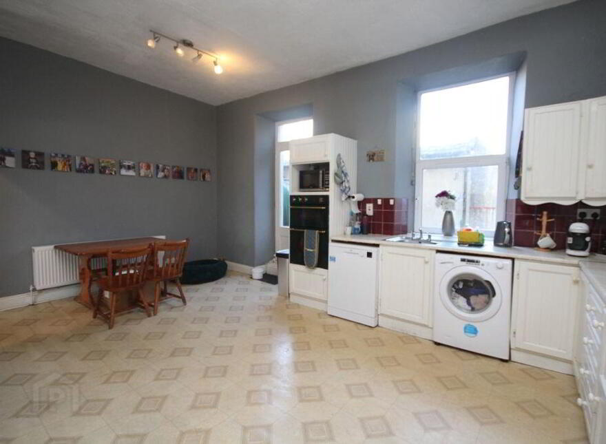 28 South Main Street, Bandon, P72D239