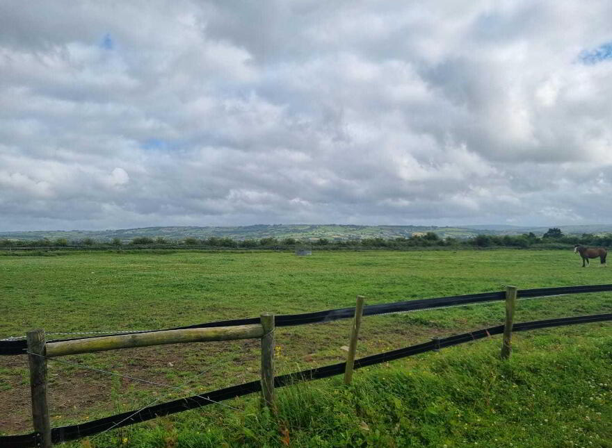 Whitethorn Equestrian Centre, Knocknasnaa, Abbeyfeale, V9476C0