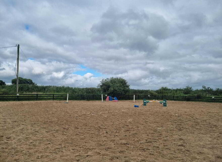 Whitethorn Equestrian Centre, Knocknasnaa, Abbeyfeale, V9476C0