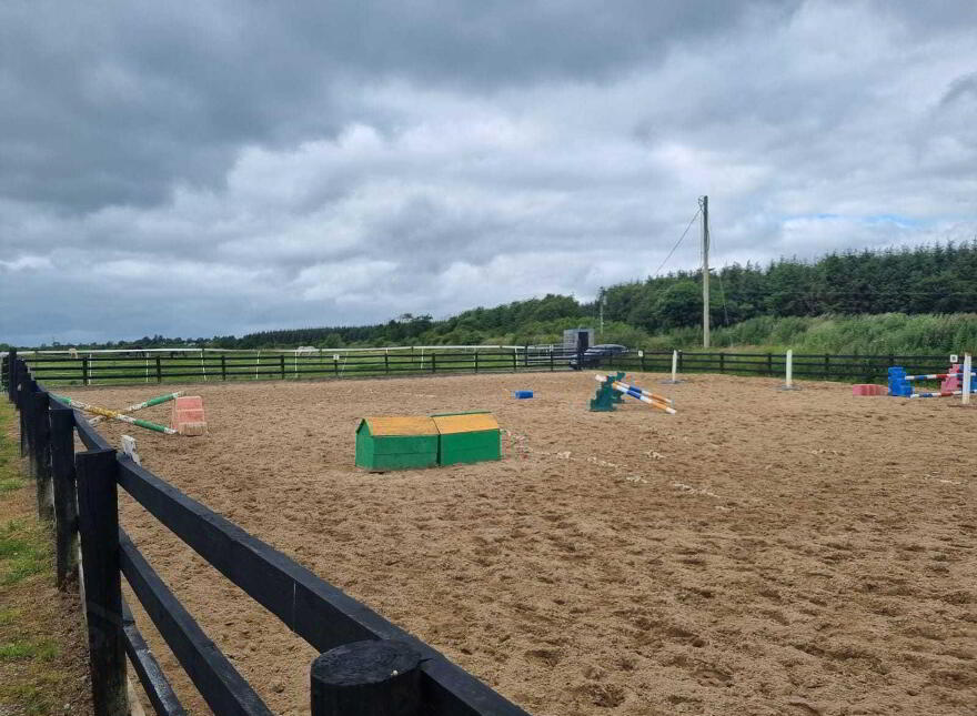 Whitethorn Equestrian Centre, Knocknasnaa, Abbeyfeale, V9476C0