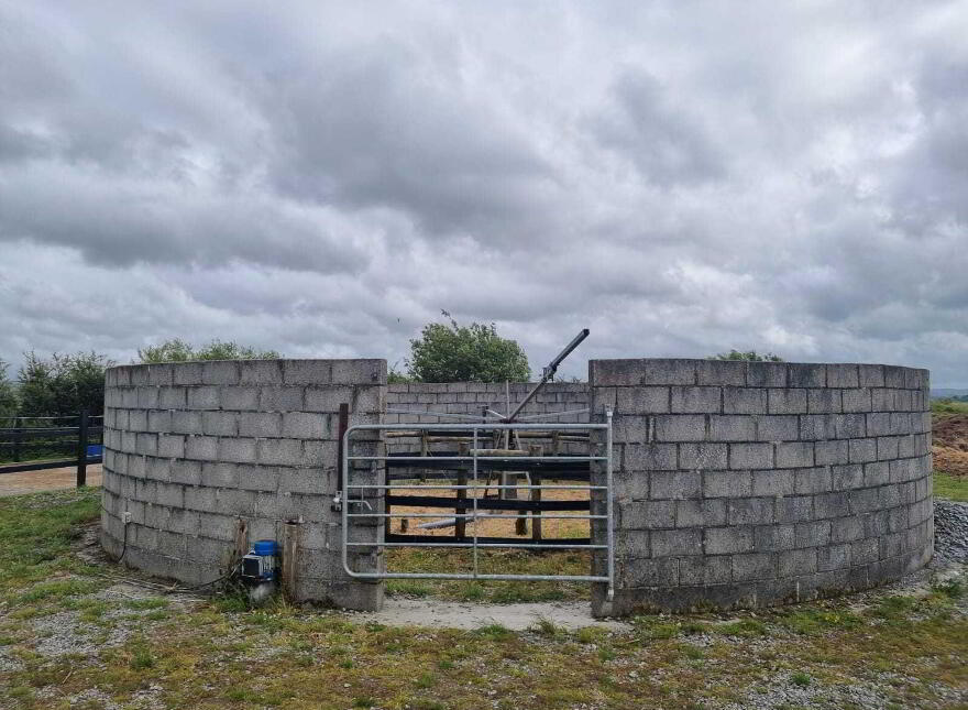 Whitethorn Equestrian Centre, Knocknasnaa, Abbeyfeale, V9476C0