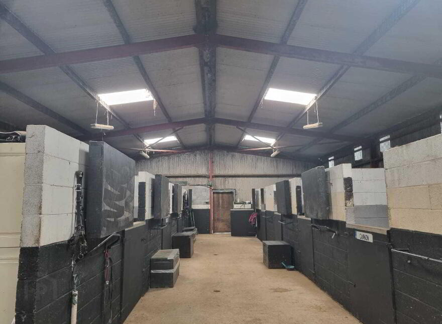 Whitethorn Equestrian Centre, Knocknasnaa, Abbeyfeale, V9476C0