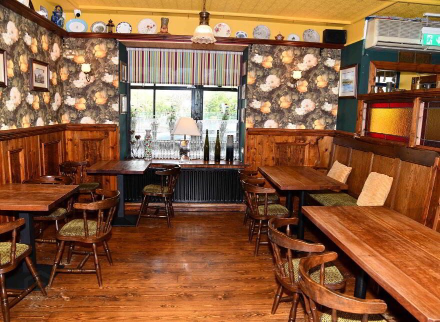 Finn's Bar Restaurant, Milltown, H54Y038