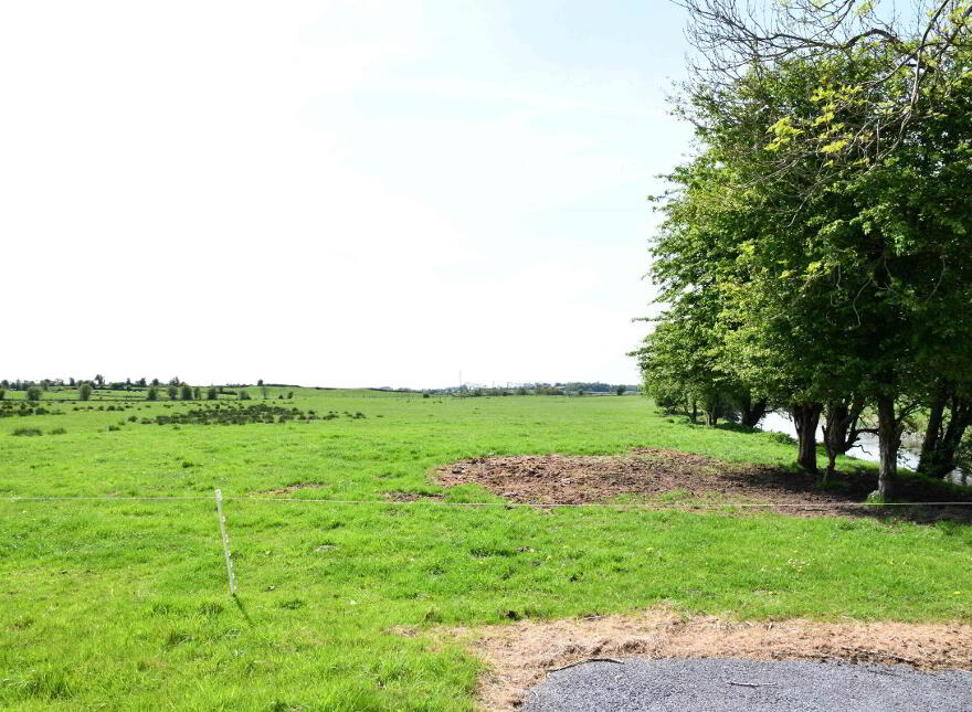 Finn's Bar Restaurant, Milltown, H54Y038
